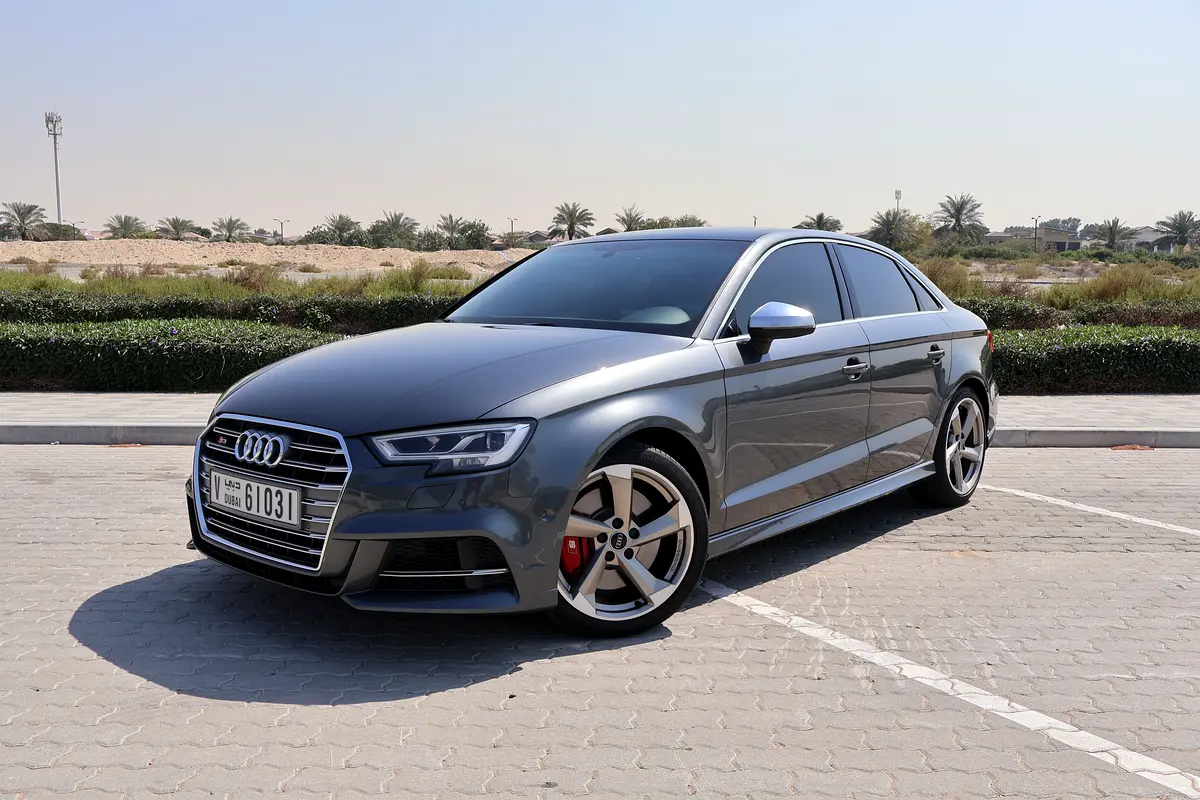 Audi S3 2018 — photo 1 of 10