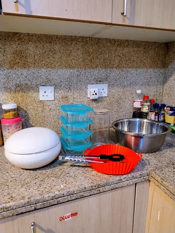 EXTREMELY CHEAP OFFER!!! 25 AED!!! 9 PCS of excellent quality kitchenware