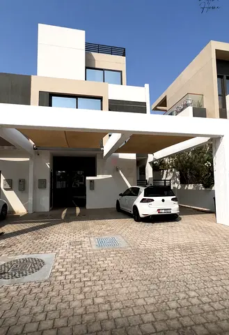 5 Bedrooms Townhouse in Faya Bloom Gardens (From the OWNER)