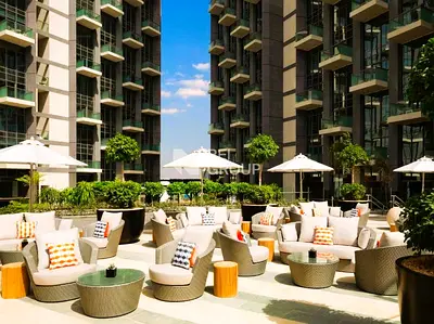 Prime Location I Luxurious Unit I Huge Layout