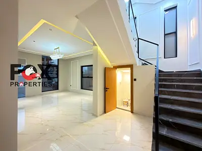 فيلا فاخرة في الياسمين، 7 ماستر، مجلس وصالة وروف، مدخل خاص وجراج، 125,000 سنوياً، دفعتين، موقع مميز.