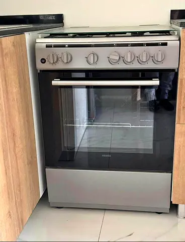 Vestel 4 burner full gas cooker same like new condition