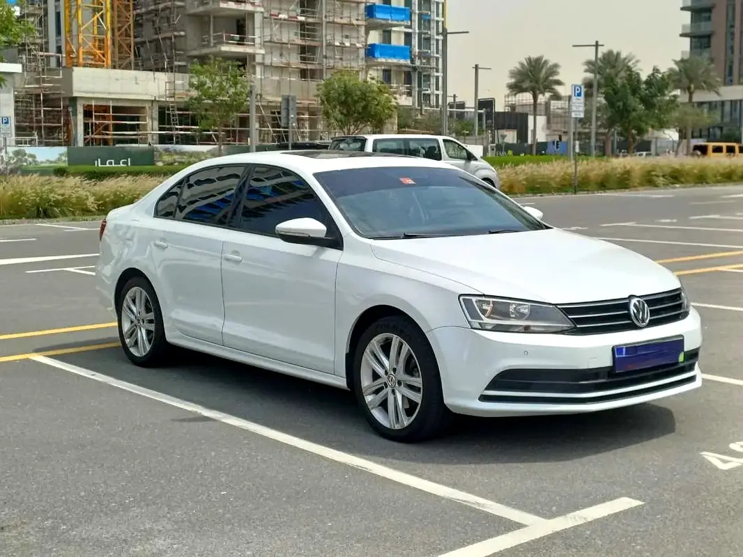 Volkswagen Jetta 2016 — photo 1 of 19