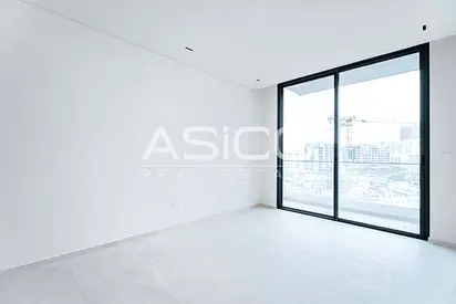 Vacant Studio | Beverly Boulevard | Sale | Arjan