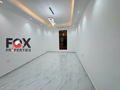 فيلا راقيه حديثه 4 غرف ماستر للإيجار في الحليو 1 عجمان، مجلس واسع وصالة كبيرة وغرفة خادمة وروف، موقع هادئ قريب من الخدمات ، سعر قابل للتفاوض