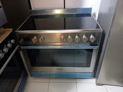 Bosch 8 series 5 hubs ceramic electric cooker same like new conditon for sale