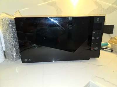 LG Compact Countertop Microwave - 20L