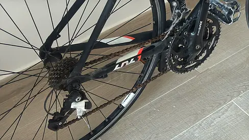 Used road/racing bike - size L, Shimano drivetrain, good condition