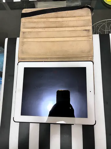 Apple iPad (white) with folio case - good working condition