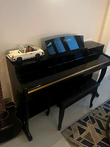🎹 Piano for Sale – Excellent Condition