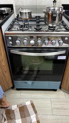freestanding 4 Burner gas cooker with oven -   Excellent working new condition