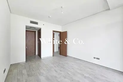 COMES UNFURNISHED | AVAILABLE | MID FLOOR