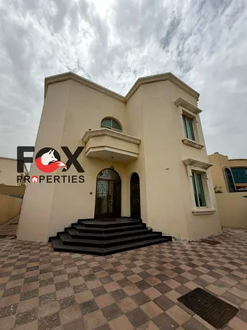 فيلا 5 غرف في الرقايب، مجلس وصالة وغرفة خادمة وغسيل، حوش واسع، 120,000 سنوياً قابل للتفاوض.