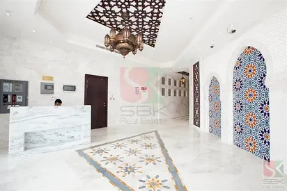 One Month Rent Free-Spacious 2 BR Flat