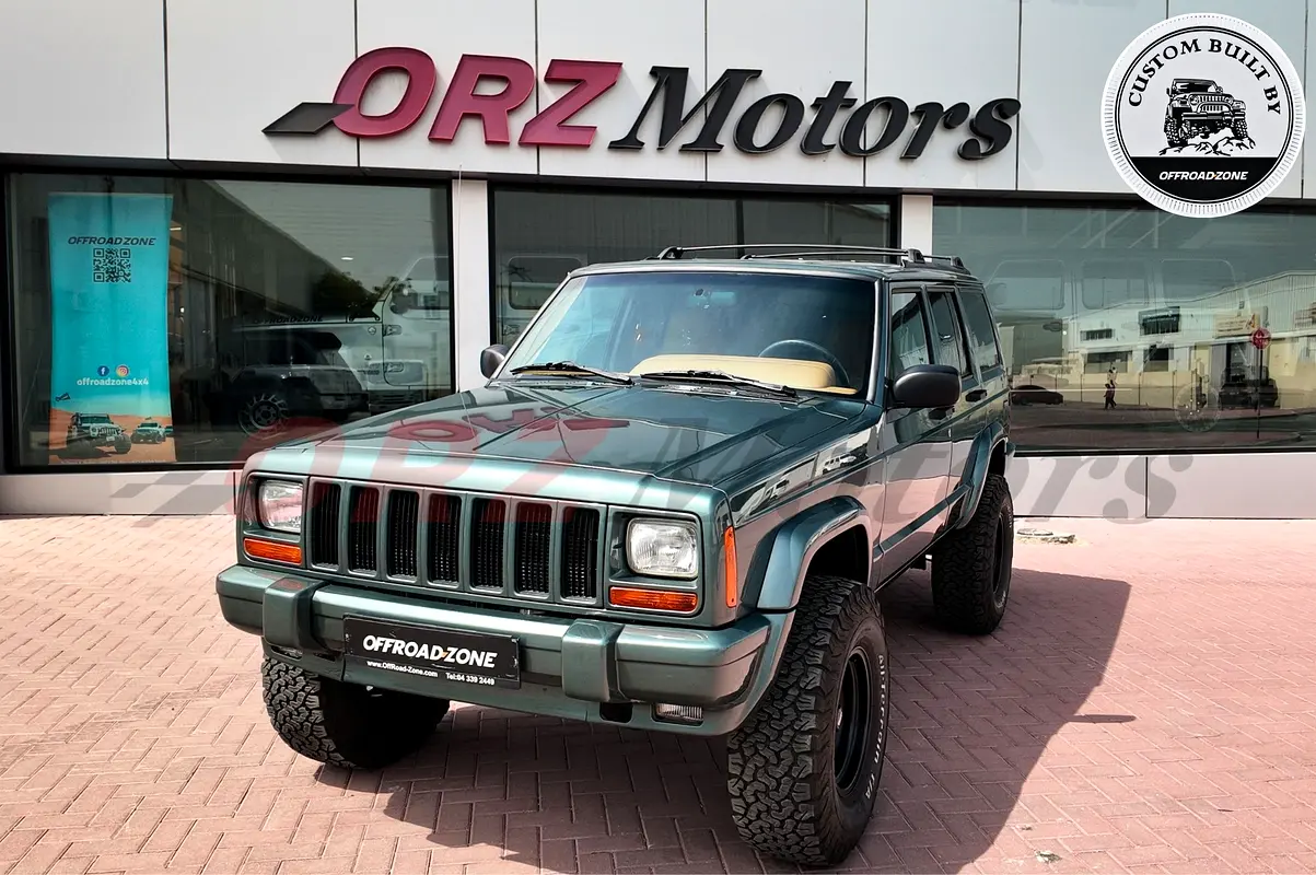 Jeep Cherokee 2000 — photo 1 of 17