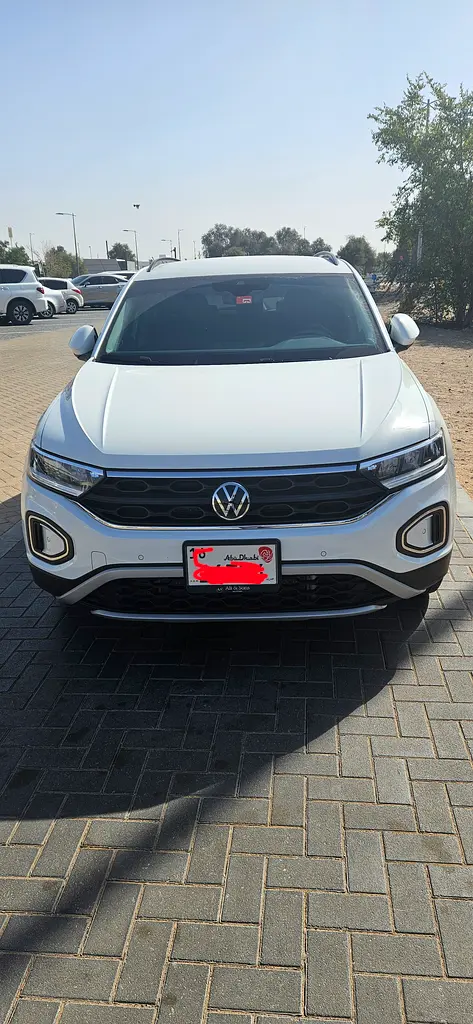 Volkswagen T-Roc 2023 — photo 1 of 8