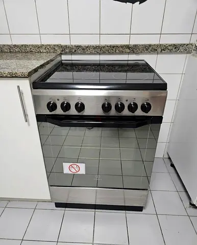 Used Indesit Freestanding Electric Cooker with Glass Ceramic Hob - Good Condition