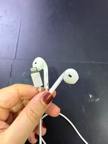 Apple EarPods Lightning - Original Excellent Condition