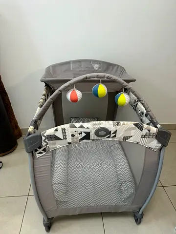 Graco Portable Baby Bassinet / Travel Cot in Good Condition aed 150