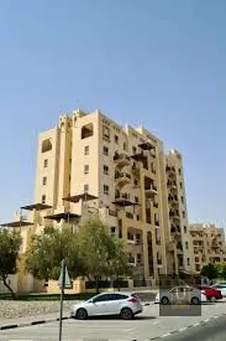 🔥 فرصة مميزة | غرفة وصالة أرضية | تراس كبير | قرب الحديقة والمسبح