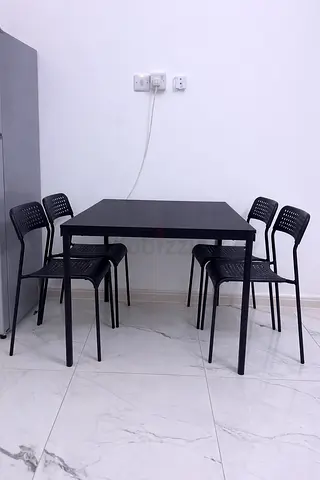 Dining Table Set with 4 Chairs – Good Condition