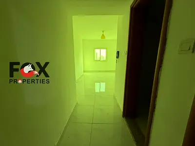 شقة غرفة وصالة بمساحة واسعة للإيجار السنوي في الراشدية 3 عجمان مع شهر مجاني، موقع مميز قريب من الخدمات، سعر مناسب