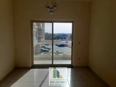 NICE AND WELL MAINTAINED 2 BHK WITH BALCONY+1 PARKING