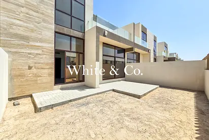 Single Row | On The Park |Amazing Location