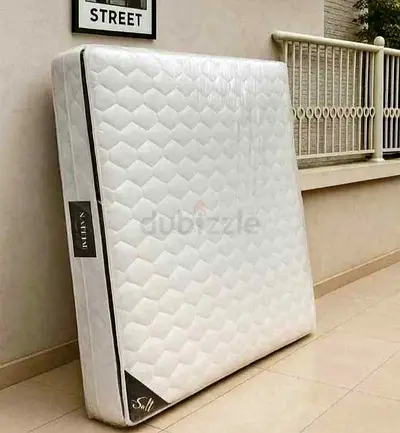 Queen Size Mattress With Topper Spring-