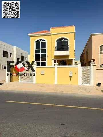 فيلا فاخرة للبيع في الروضة 2 ، موقع استراتيجي قرب شارع الشيخ عمار ، 5 غرف ماستر ومجلس وصالة ، عمر بناء حديث ، بسعر 1.650 مليون.