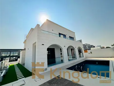 SINGLE ROW | POOL AND GARDEN | 5BR LUXURY VILLA