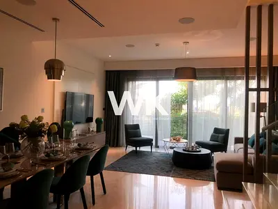 Corner unit/ Upgraded / Furnished / Vacant