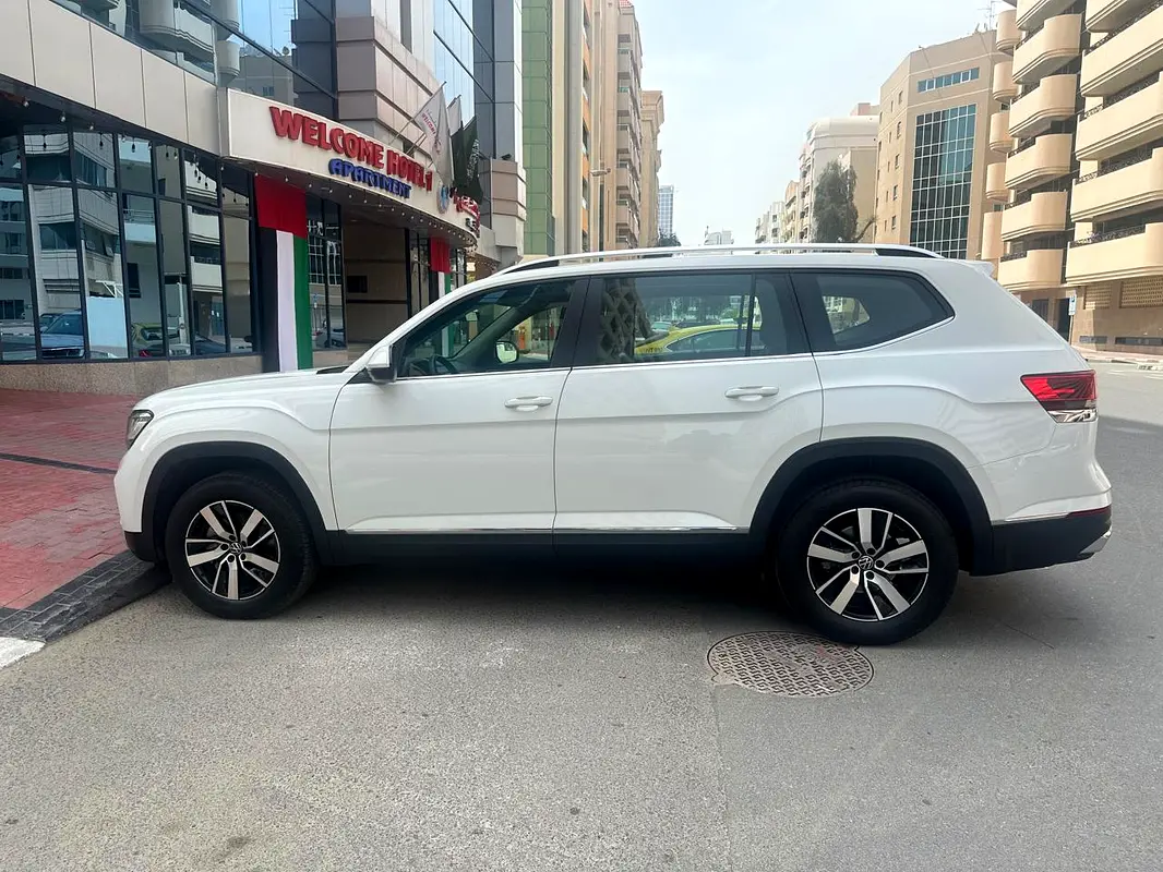 Volkswagen Teramont 2023 — photo 1 of 10