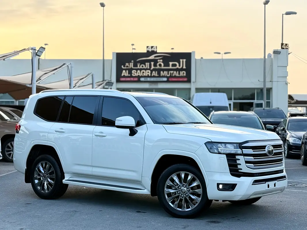 Toyota Land Cruiser 2022 — photo 1 of 19