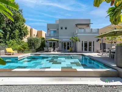 EXCLUSIVE | UPGRADED VILLA | SINGLE ROW
