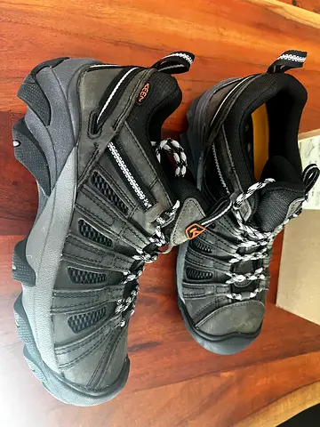 KEEN Hiking Shoe - Size Eu 41