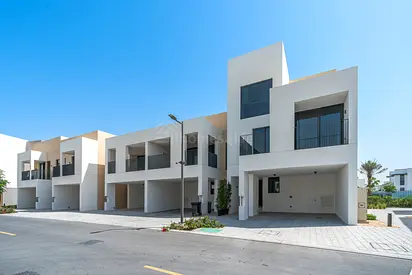 Triplex | Premium Location | Single Row