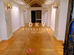 ULTRA FITTED | SHOWROOM | LARGE SPACE |