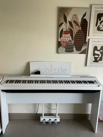 Yamaha p125 Digital Piano with Stand and 3-Pedal Unit - White