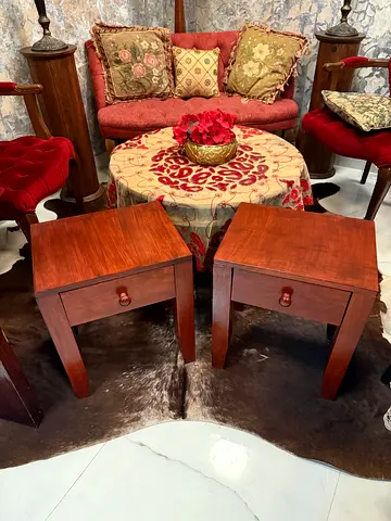 Pair of solid wood bedside/nightstand tables with drawer