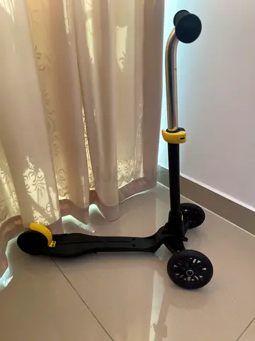Childrens 3-Wheel Kick Scooter — Black/Yellow, Foldable Handle