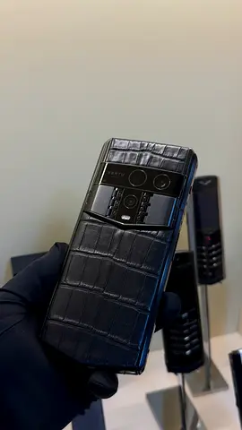 Vertu Agent Q Black Crocodile