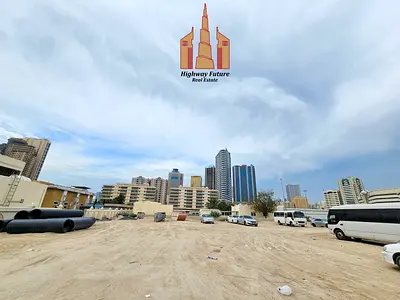 commercial plot open area near al khan 32000 sqfr rent 200k