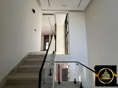 For sale: a modern villa, first owner, with a contemporary and elegant design