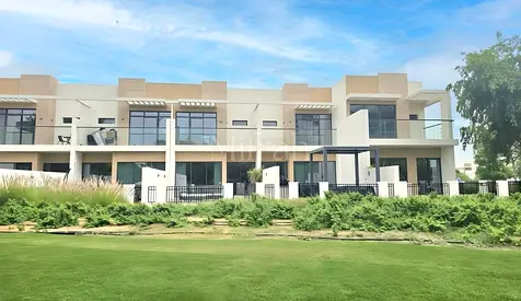 Middle Unit I Single Row I Private Back Lawn