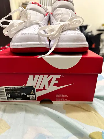 Jordan 1 low OG size 9 US