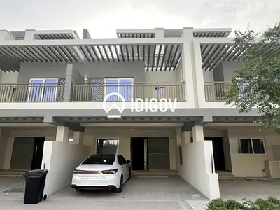 Skyline Views | Modern Townhouse | Family Oasis