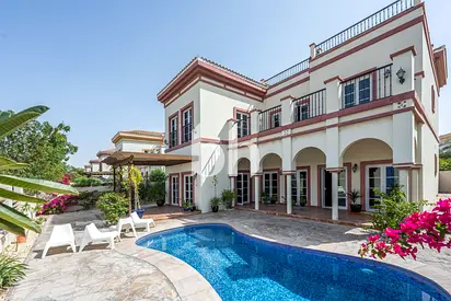 Single Row | 4 bedroom plus study Cordoba | Pool