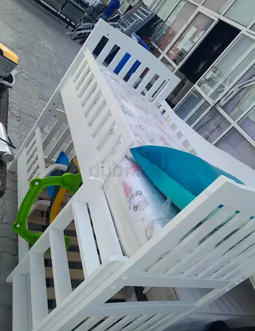 White Wooden Baby Crib / Convertible Toddler Bed with Mattress