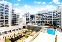 Pool View I Fully Fitted Kitchen I Ready to Move